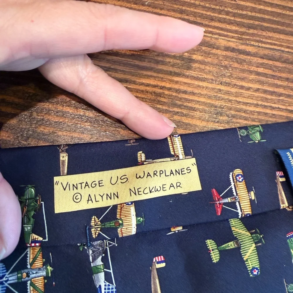 Alynn neckwear vintage